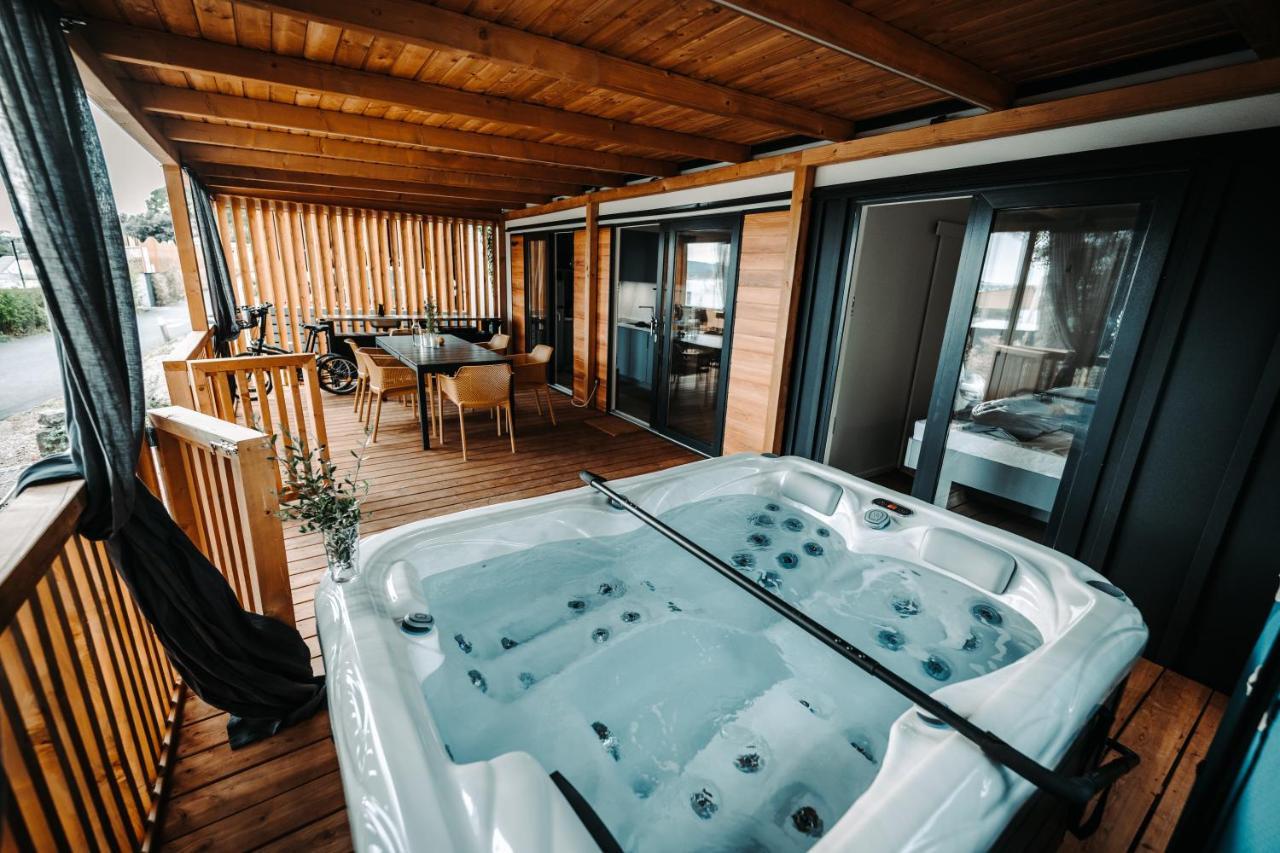 Sea House Shade, Pool & Jacuzzi - Privilege Point Camping & Villas Selce Bagian luar foto