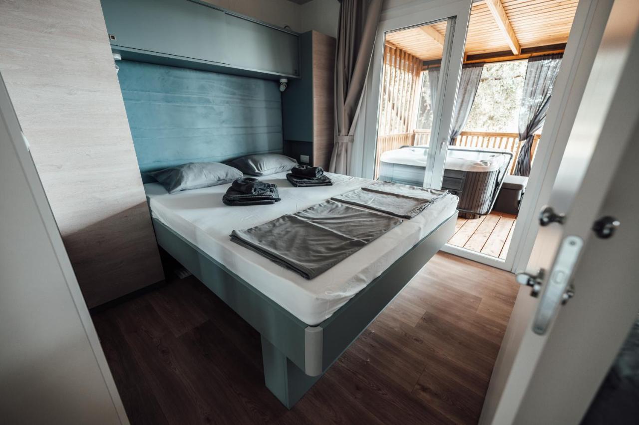 Sea House Shade, Pool & Jacuzzi - Privilege Point Camping & Villas Selce Bagian luar foto