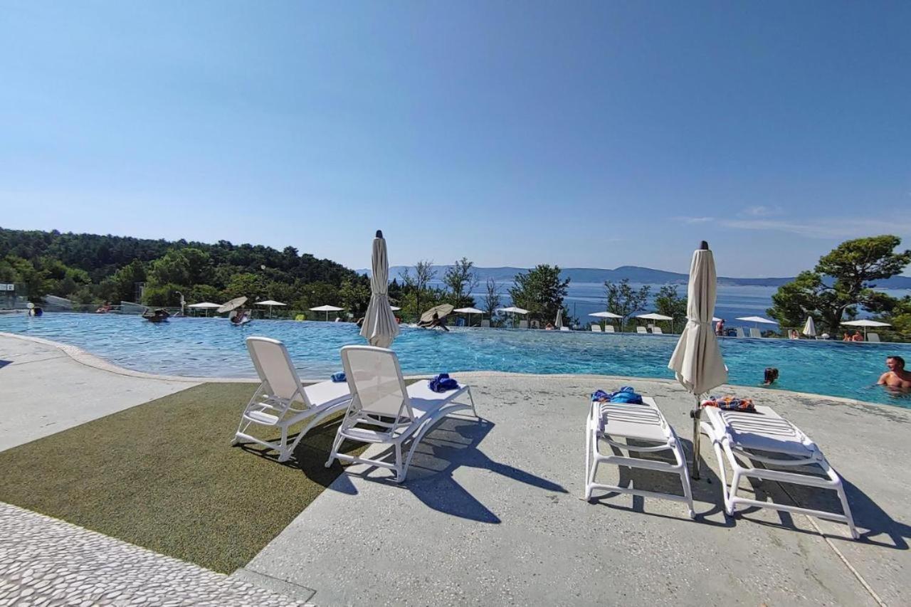 Sea House Shade, Pool & Jacuzzi - Privilege Point Camping & Villas Selce Bagian luar foto